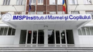 Двухлетнюю девочку, выпавшую из окна в Бельцах, доставили в Институт матери и ребенка