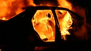 Не смогли открыть дверь: американец сгорел заживо в своём автомобиле Tesla