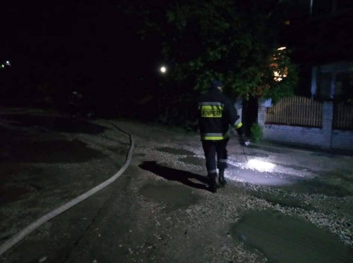 В результате ливня, в стране размыло несколько участков дорог (фото)