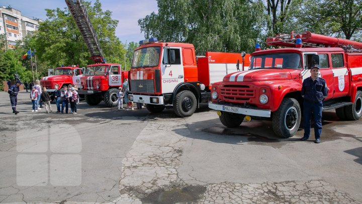 В кишиневском музее пожарного дела показали раритетные спецмашины