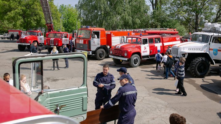 В кишиневском музее пожарного дела показали раритетные спецмашины