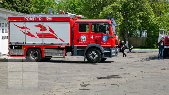 В кишиневском музее пожарного дела показали раритетные спецмашины