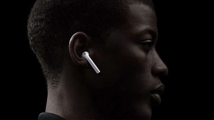 Наушник Apple AirPods продолжил работать внутри желудка