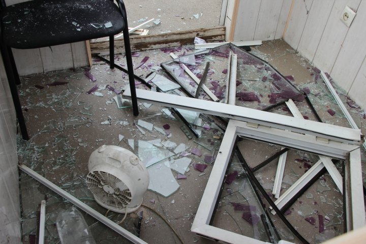 Украинка дважды за сутки протаранила КПП в Приднестровье (фото)