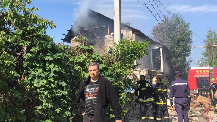 В строящемся доме в Дурлештах вспыхнул пожар (фото)