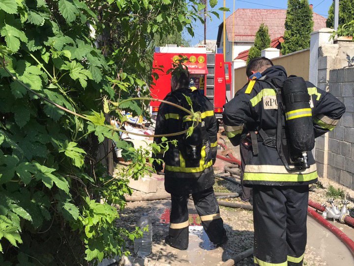 В строящемся доме в Дурлештах вспыхнул пожар (фото)