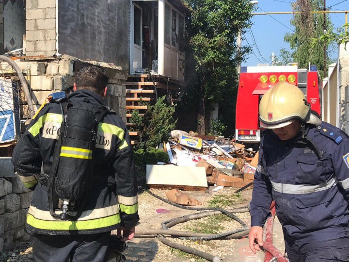 В строящемся доме в Дурлештах вспыхнул пожар (фото)