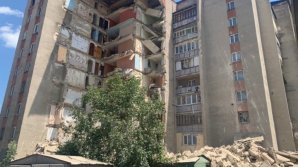 70-летние супруги остались ни с чем после обрушения многоэтажки в Атаках