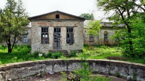 Усадьба семьи Леонард в селе Куболта на грани полного разрушения
