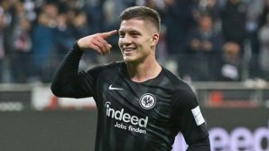 Мадридский "Реал" официально представил сербского нападающего Луку Йовича