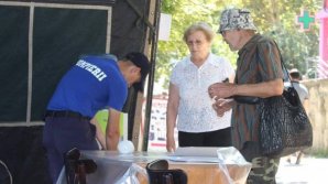 В столице установили палатки для оказания первой помощи в жару