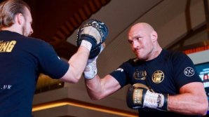 Боксер Тайсон Фьюри провел открытую тренировку в преддверии боя с Томом Шварцем