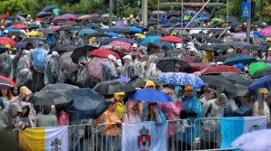 В Яссах за считанные часы до приезда Папы Франциска начался ливень с градом (фото)
