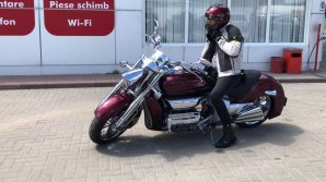 Влад Плахотнюк проехался на мотоцикле до комплекса Vatra (видео)