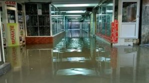 Ливень затопил подземный переход в центре города (фото/видео)