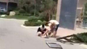 Мужчина пережил падение окна на голову