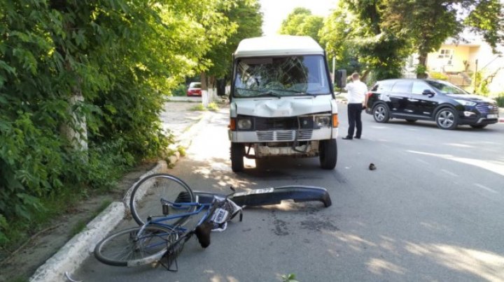 В Рышканском районе два велосипедиста попали в больницу в результате ДТП (фото)