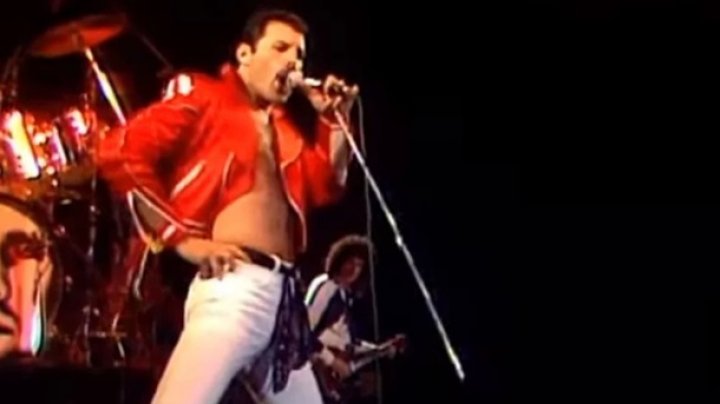 Queen показала видео Fat Bottomed Girls с Меркьюри