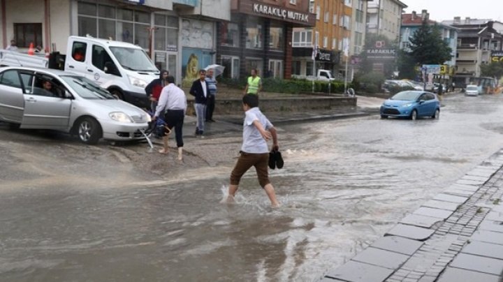 Мощные ливни затопили Анкару, есть жертвы