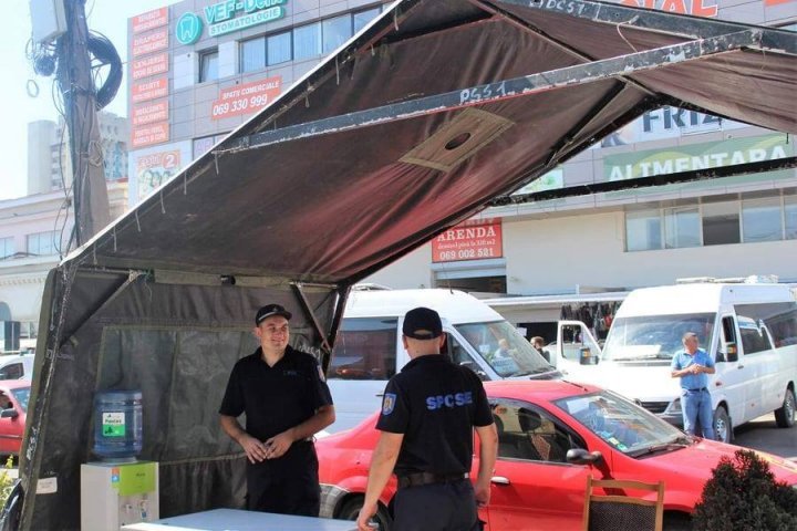 В столице установили палатки для оказания первой помощи в жару