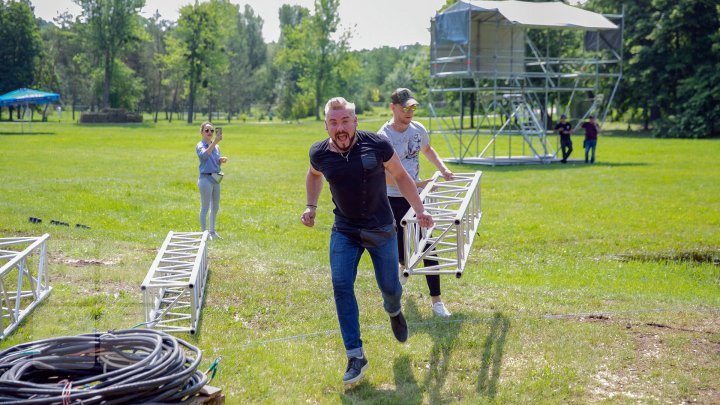 Подготовка к главному событию лета - Summer Fest в полном разгаре (фото)