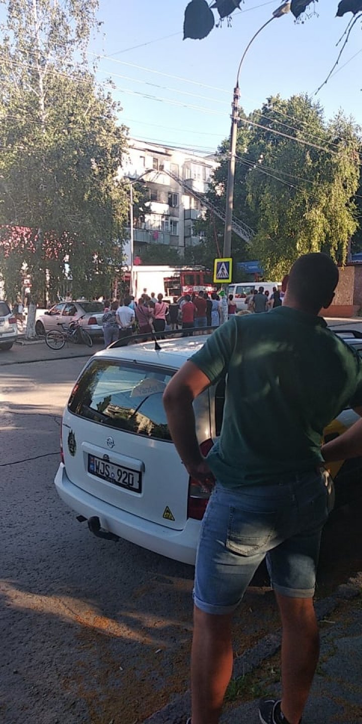 На Буюканах загорелась квартира: хозяйка госпитализирована (фото)