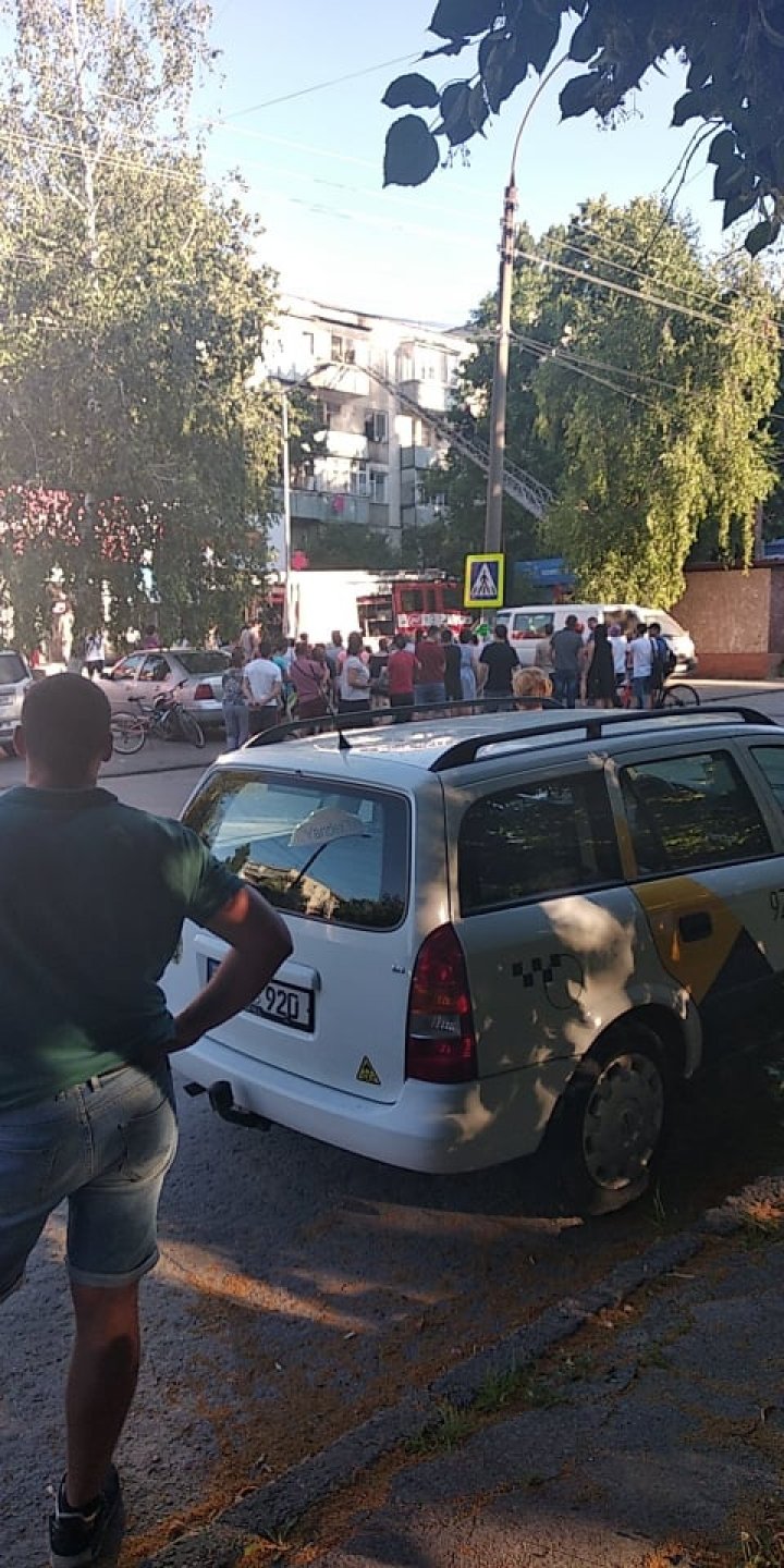 На Буюканах загорелась квартира: хозяйка госпитализирована (фото)