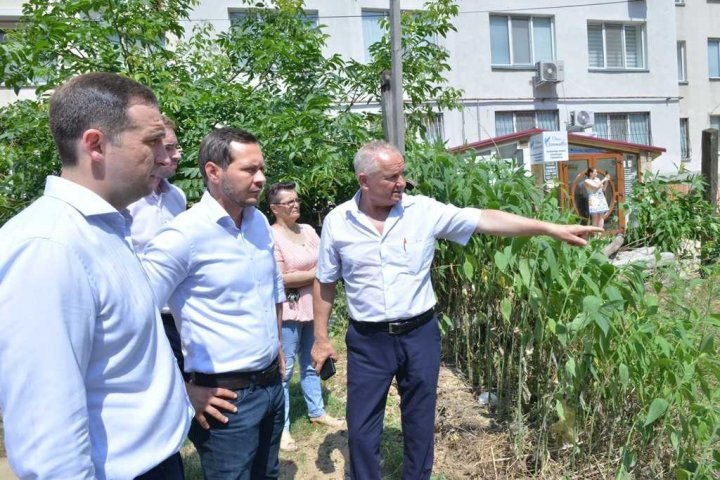 Котлован по улице Алба-Юлия - засыпят: На его месте появится парковка и детская площадка