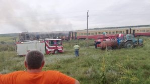 Локомотив поезда Унгены-Бельцы загорелся