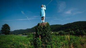 В Словении представили деревянную статую Меланьи Трамп