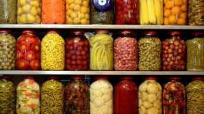 Хозяйки начали консервировать к зиме овощи и фрукты