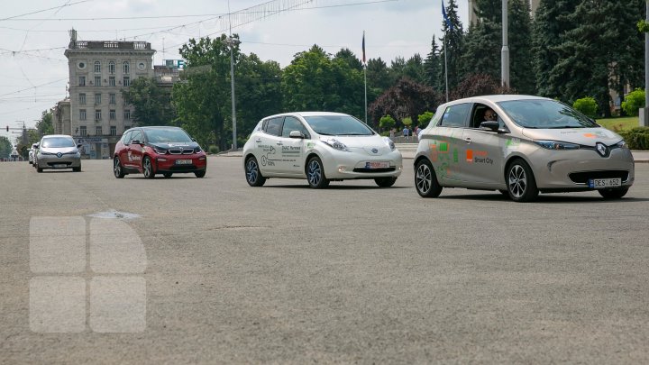 В Молдове стартовал марафон электроавтомобилей (фоторепортаж)