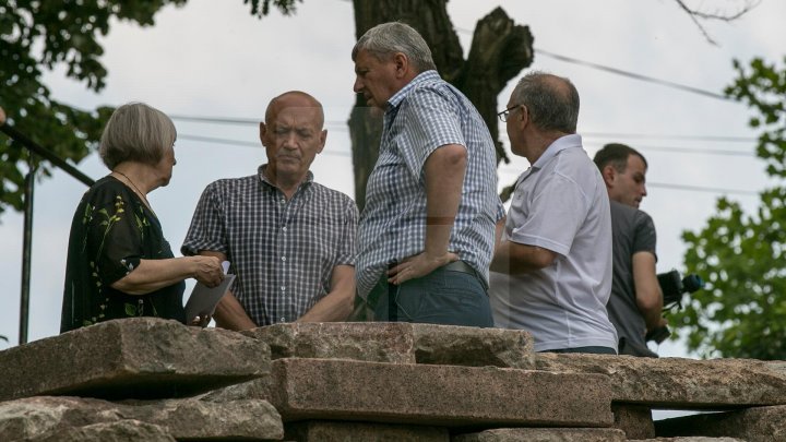 Ремонт гранитной лестницы в парке Валя Морилор затягивается