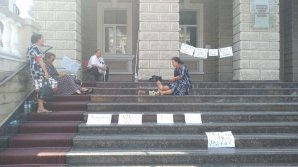 Жители села Цынцэрены пикетировали министерство внутренних дел