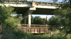 Горожане возмущены: На Рышкановке закрыли мост, связывающий сектор с Центром