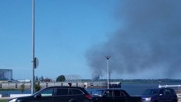 В Нижегородской области загорелся трехпалубный теплоход "Святая Русь" (фото)