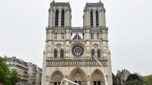 В память Жака Ширака Нотр Дам ударил в колокол впервые после пожара
