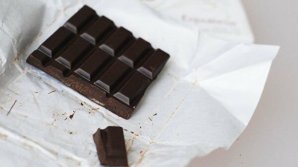 Британец отвадил невесту от поедания шоколада, установив в холодильнике сейф