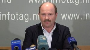 Бывший министр экономики Валериу Лазэр обвиняет власти в клевете и намерен обратится в суд