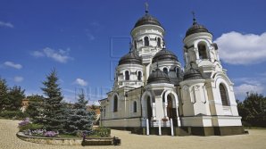 В Монастыре Кэприяна провели литургию в честь трехлетия канонизации Святого Иерарха Гавриила Бэнулеску-Бодони