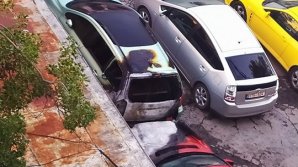 На столичной улице Романэ сгорело два автомобиля