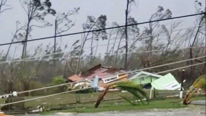 Ураган Дориан усилился и приближается к Канаде