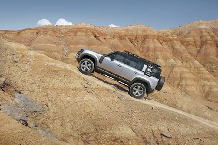 Land Rover показал возрожденный Defender (фото)