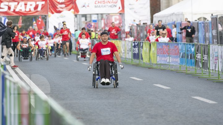 В столице проходит пятый Международный Кишиневский марафон (ФОТОРЕПОРТАЖ)