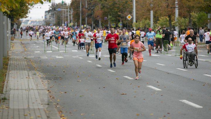 В столице проходит пятый Международный Кишиневский марафон (ФОТОРЕПОРТАЖ)