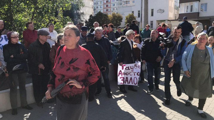 Марину Таубер сопроводили в здание суда: протесты сторонников депутата партии "ШОР" продолжаются  (ФОТО, ВИДЕО)