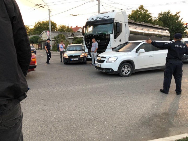 Авария в Бельцах: автоцистерна столкнулась с легковушкой (ФОТО)