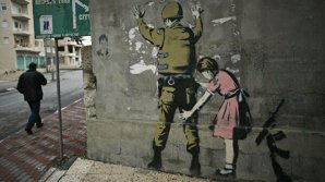 В сети впервые появилось фото художника Banksy