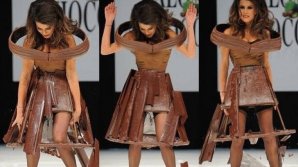 Сладкая мода: в Париже модели показали шоколадные наряды