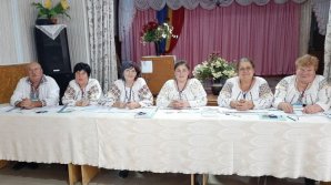 На выборы, как на праздник: в селе Инешты члены избирательной комиссии вышли на работу в вышиванках (ФОТО)